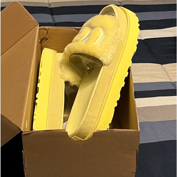 Ugh fur slides Size:9. Never worn. - Picture 1 of 1